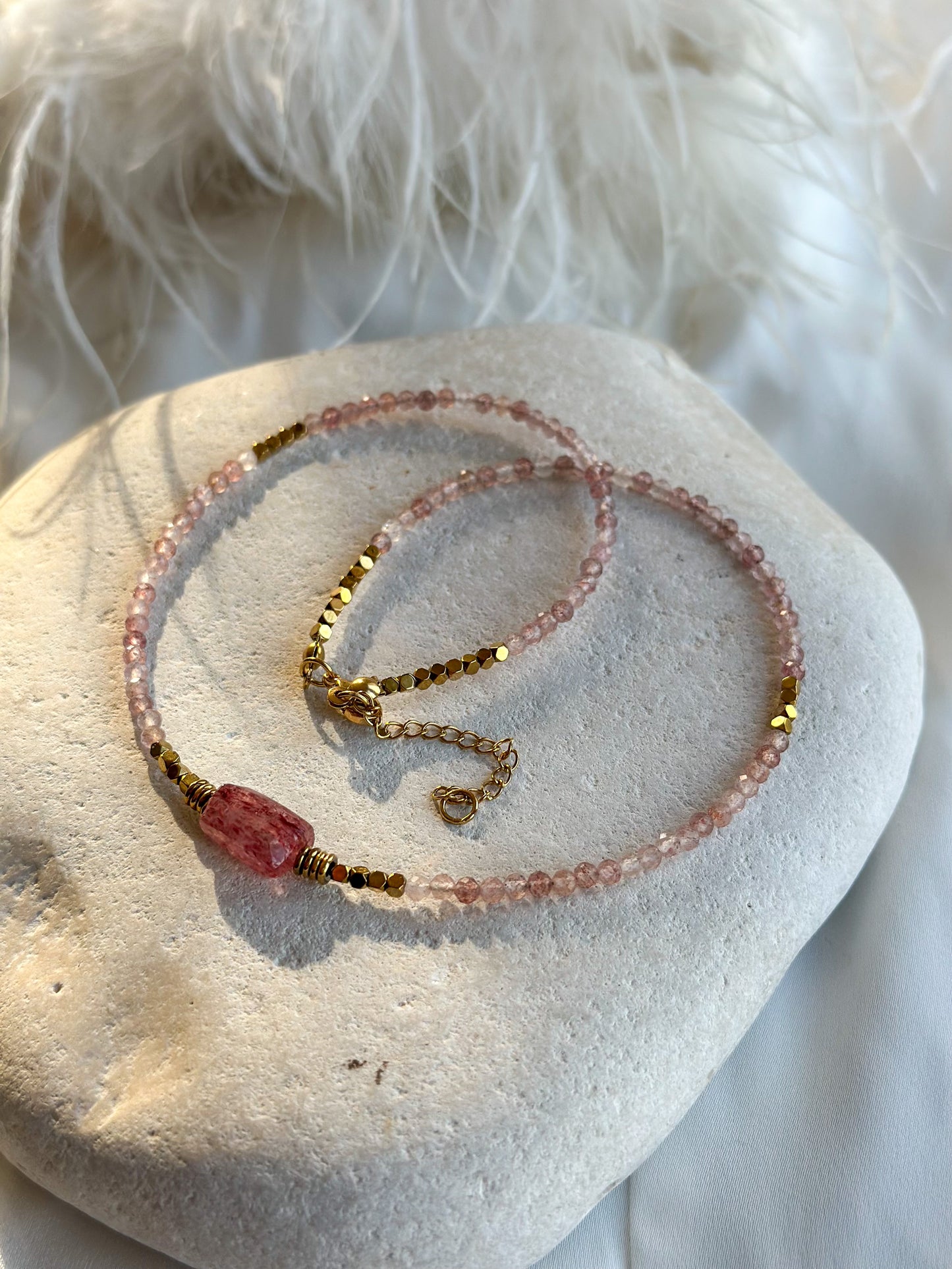 HELENA NECKLACE Strawberry Quarz