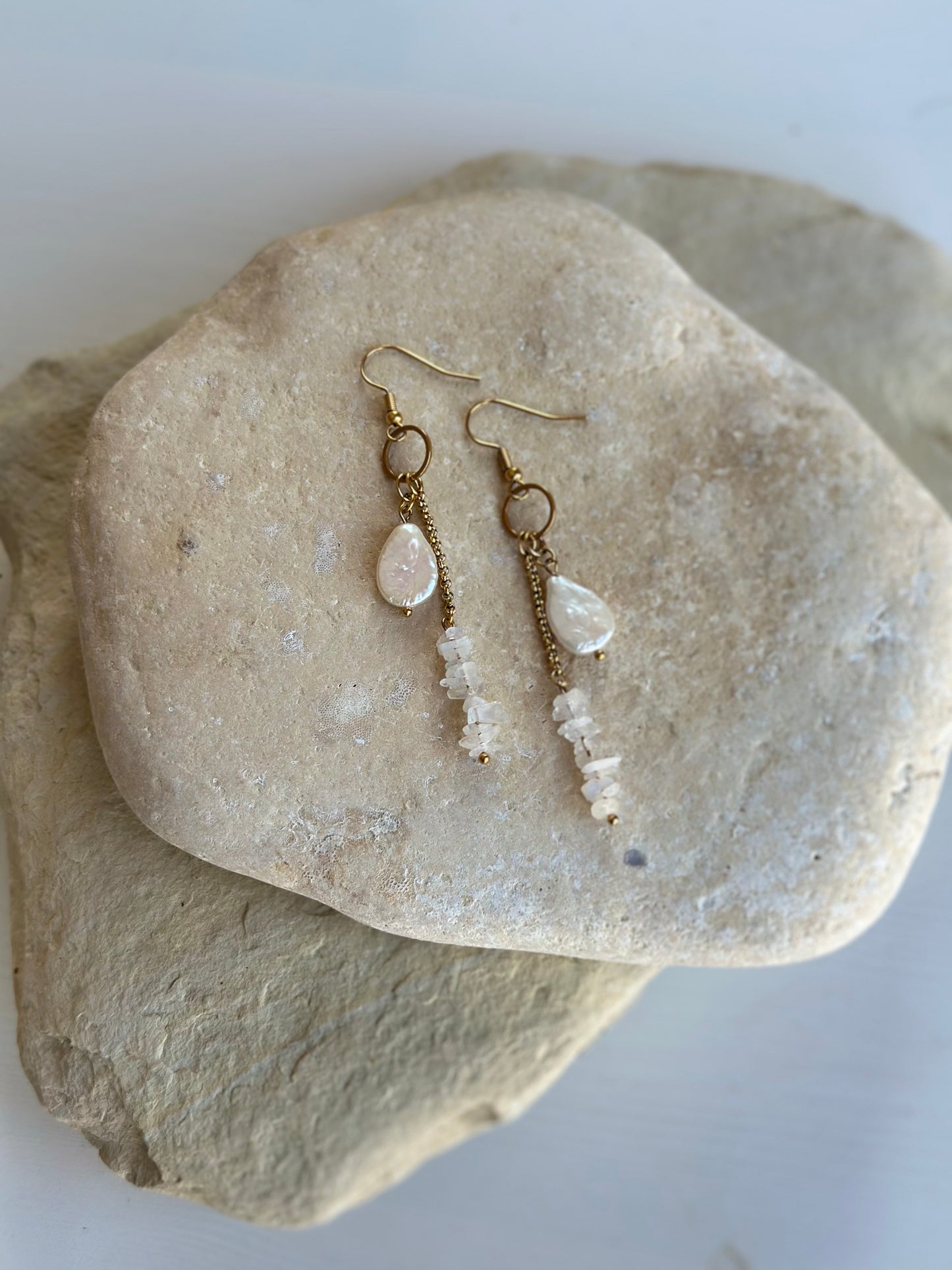 Mondstein-Perlen-Ohrringe