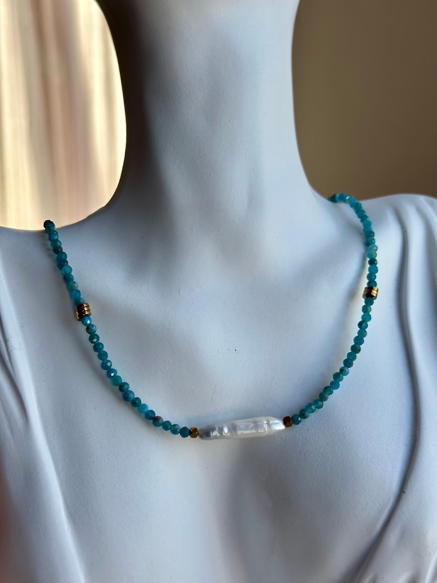 Κολιέ με μαργαριτάρι απατίτη