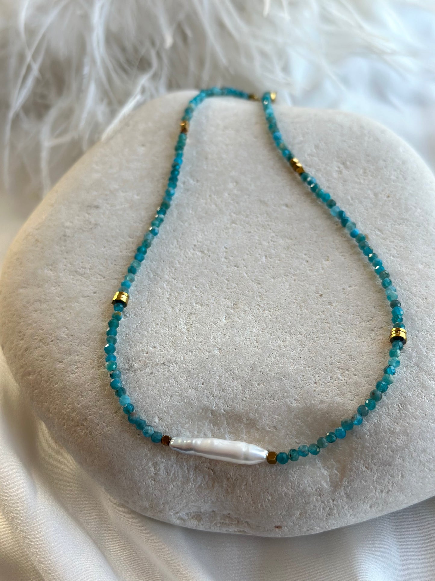 Κολιέ με μαργαριτάρι απατίτη