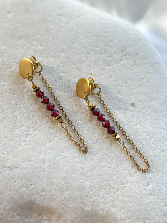 CALISTA EARRINGS               Garnet