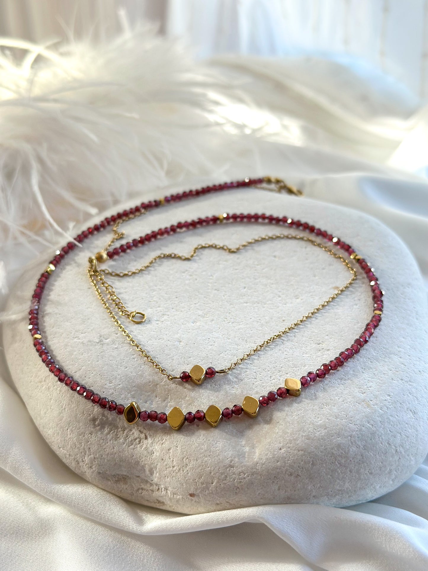 SELENE NECKLACE              Garnet