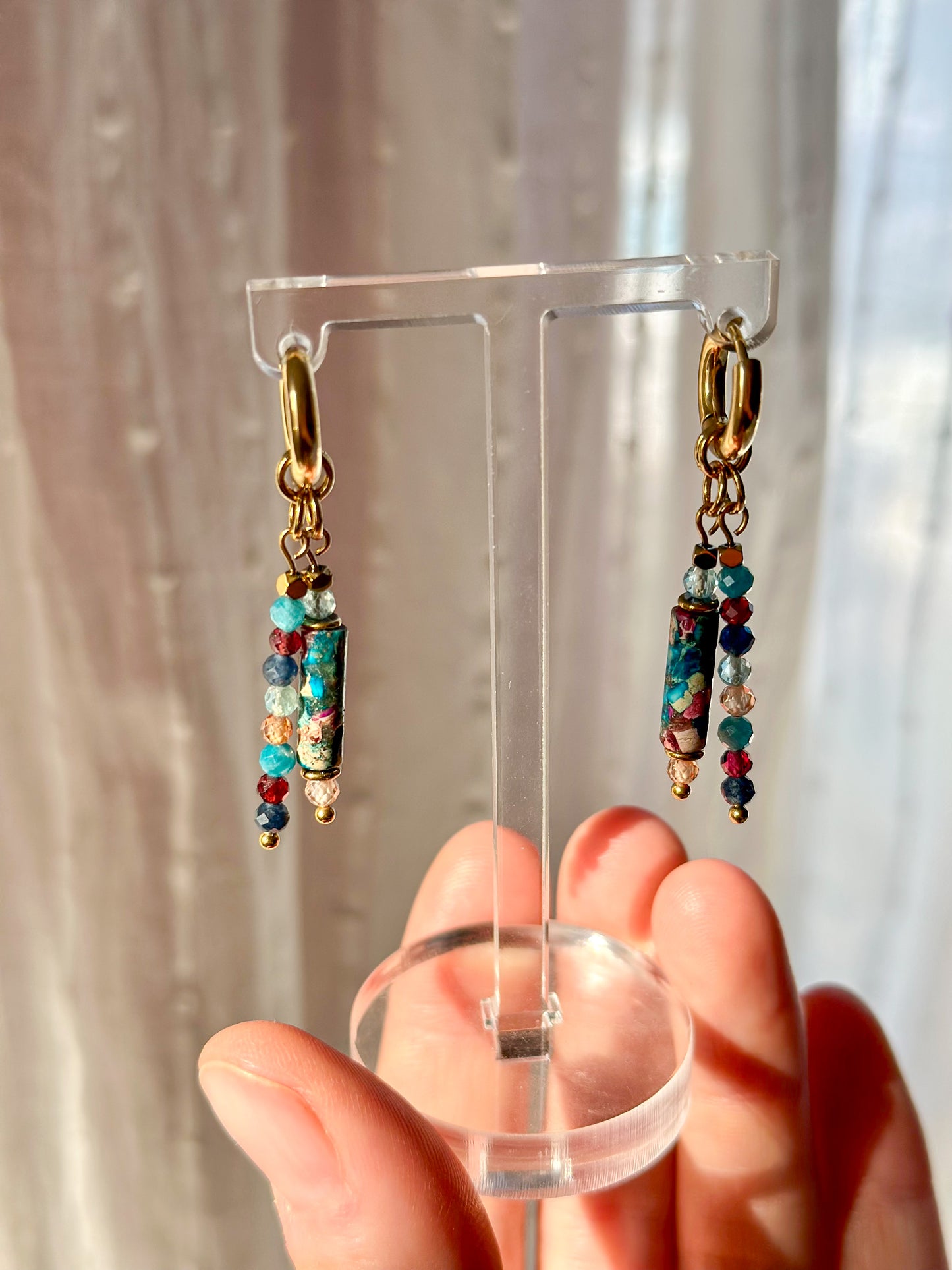 LYRA EARRINGS                      Mixes Stones