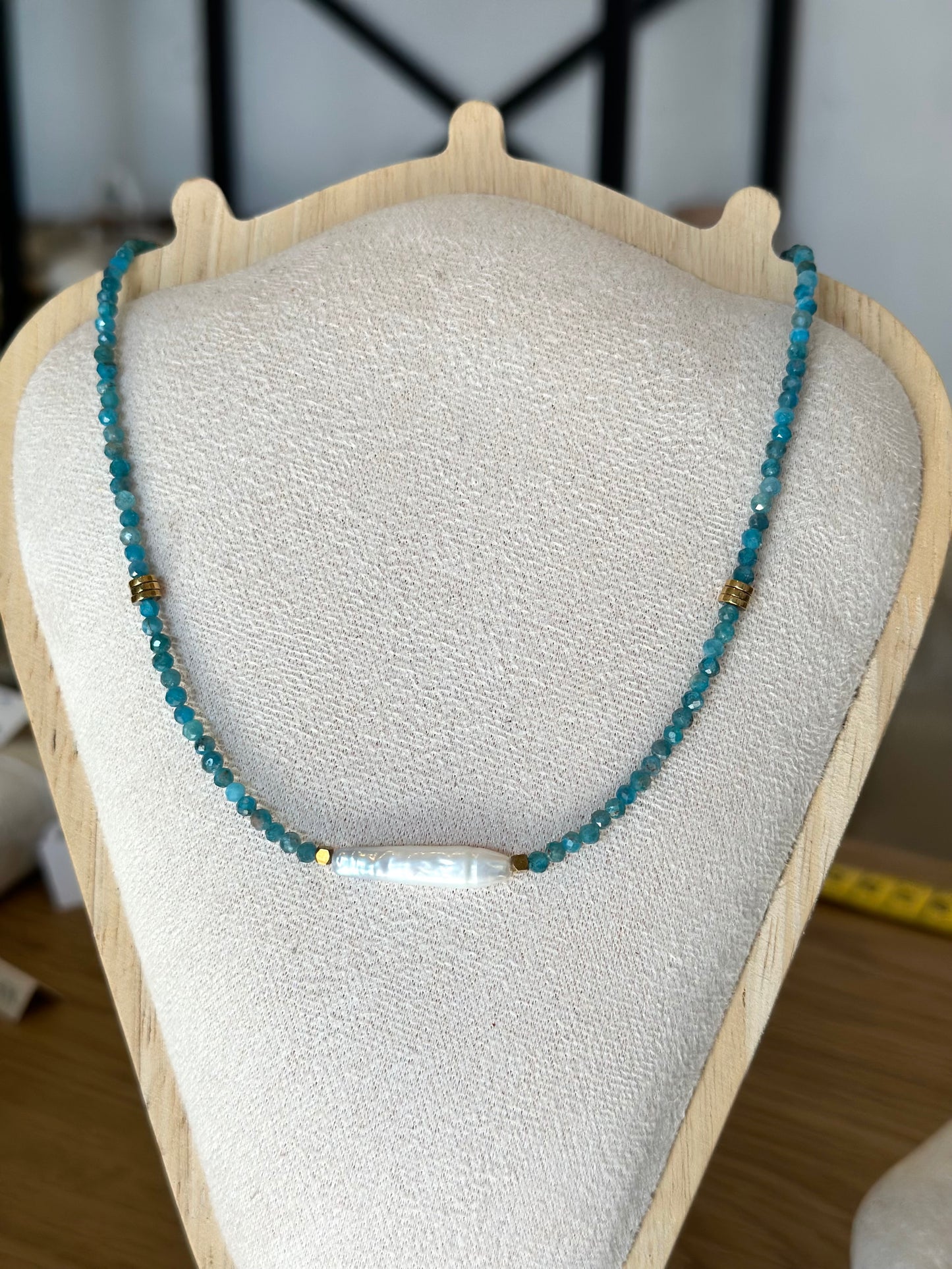 Κολιέ με μαργαριτάρι απατίτη