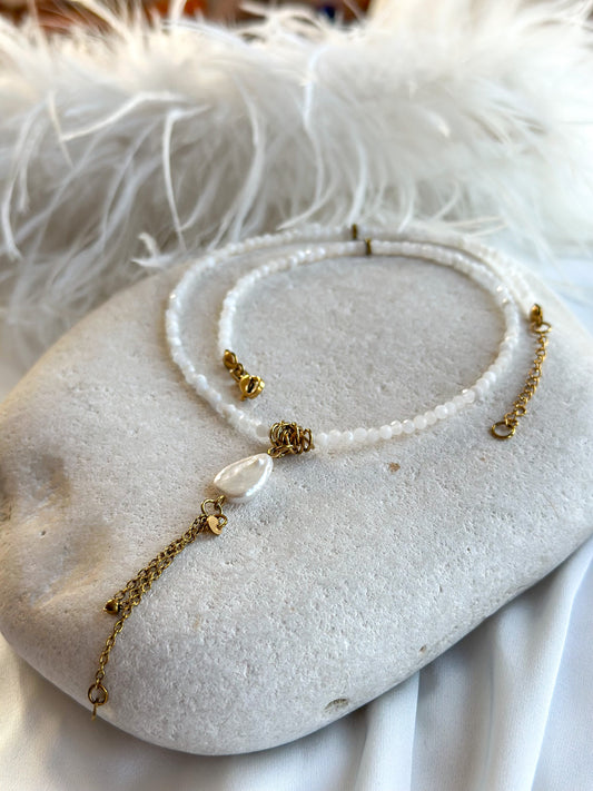 PHOEBE NECKLACE      Moonstone