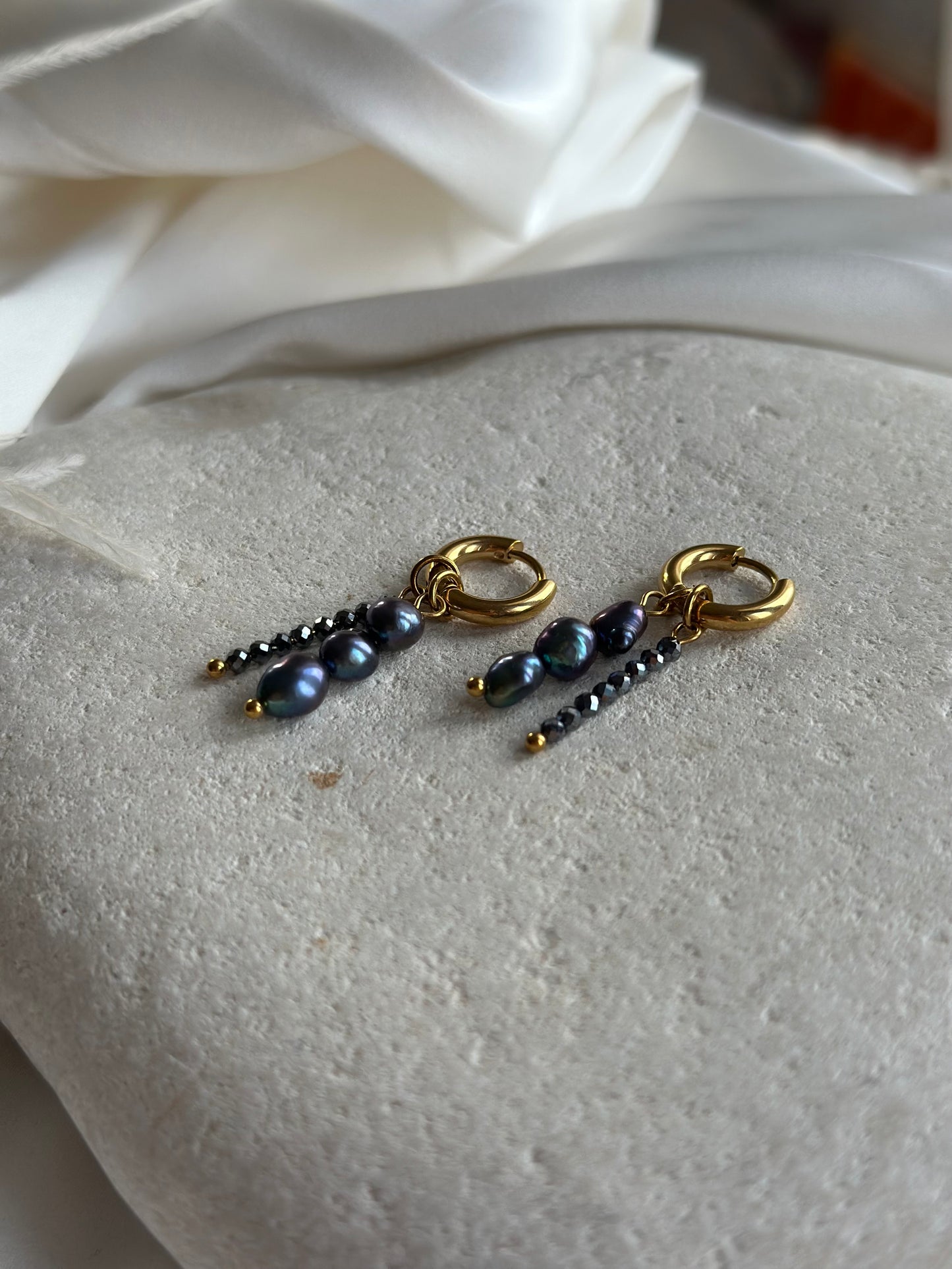 Σκουλαρίκια με μαύρο μαργαριτάρι και Teraherz