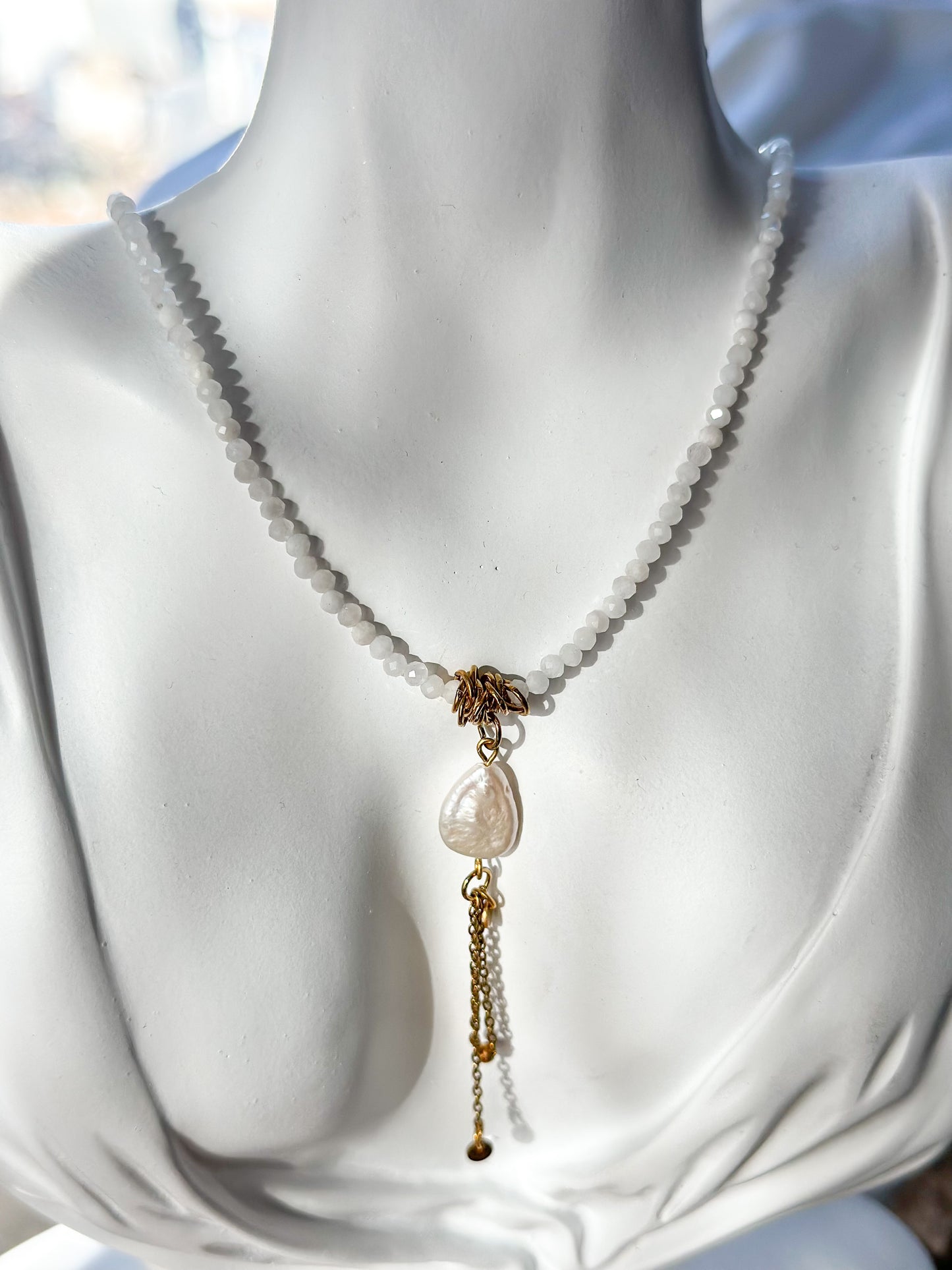 PHOEBE NECKLACE      Moonstone