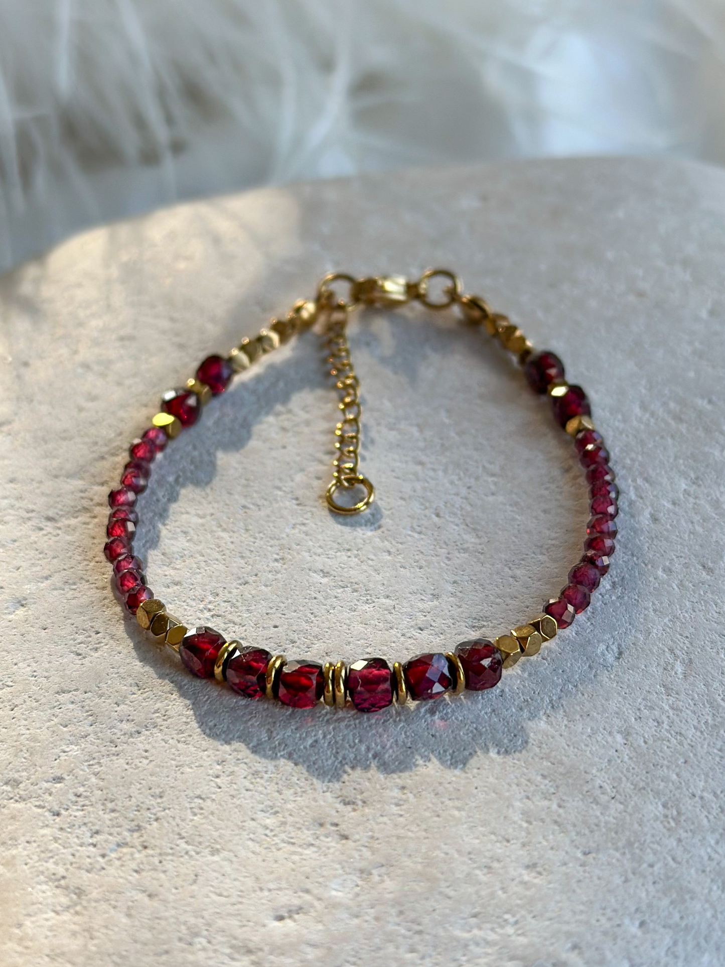 ALTHEA BRACELET               Garnet