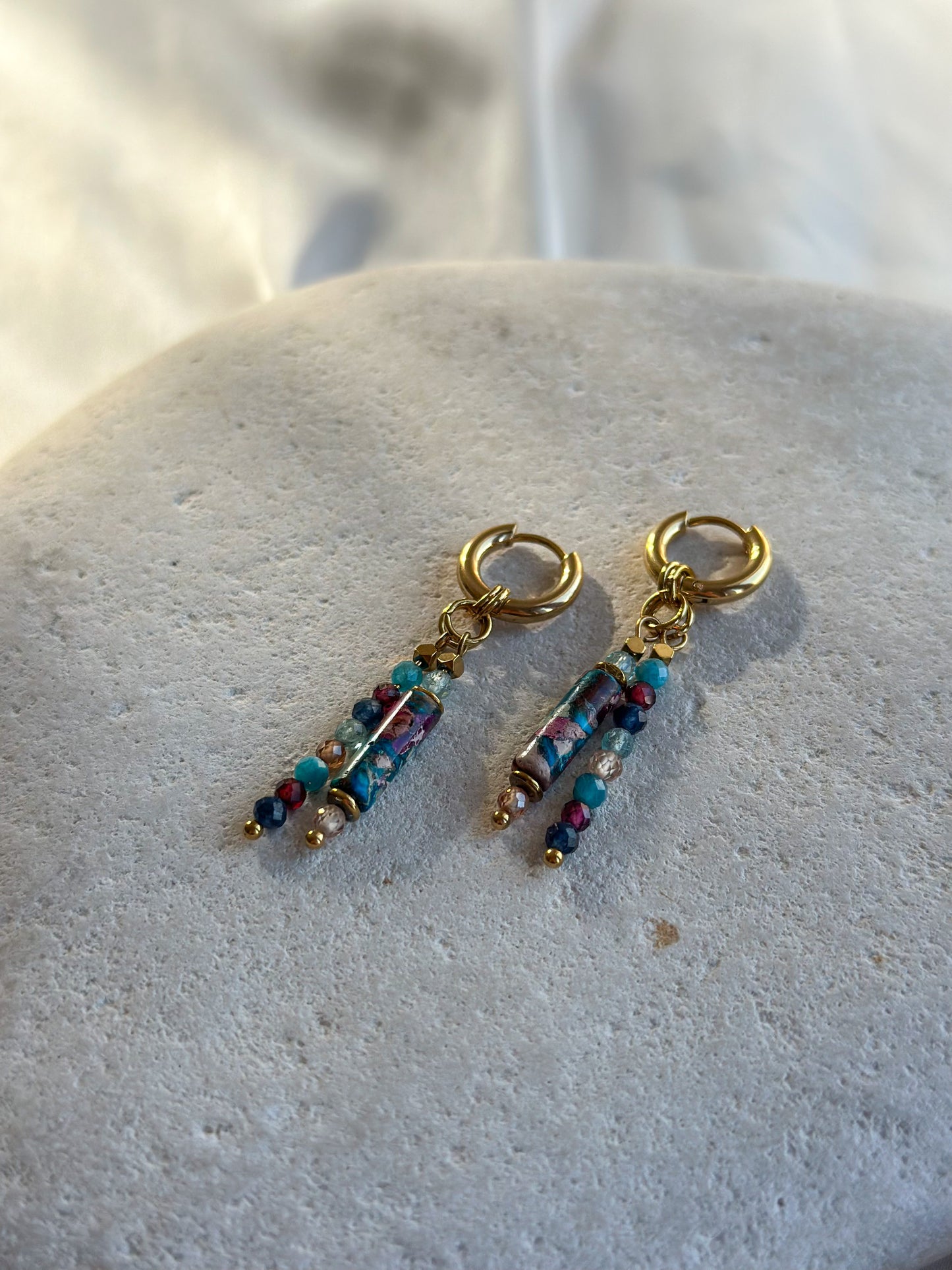 LYRA EARRINGS                      Mixes Stones