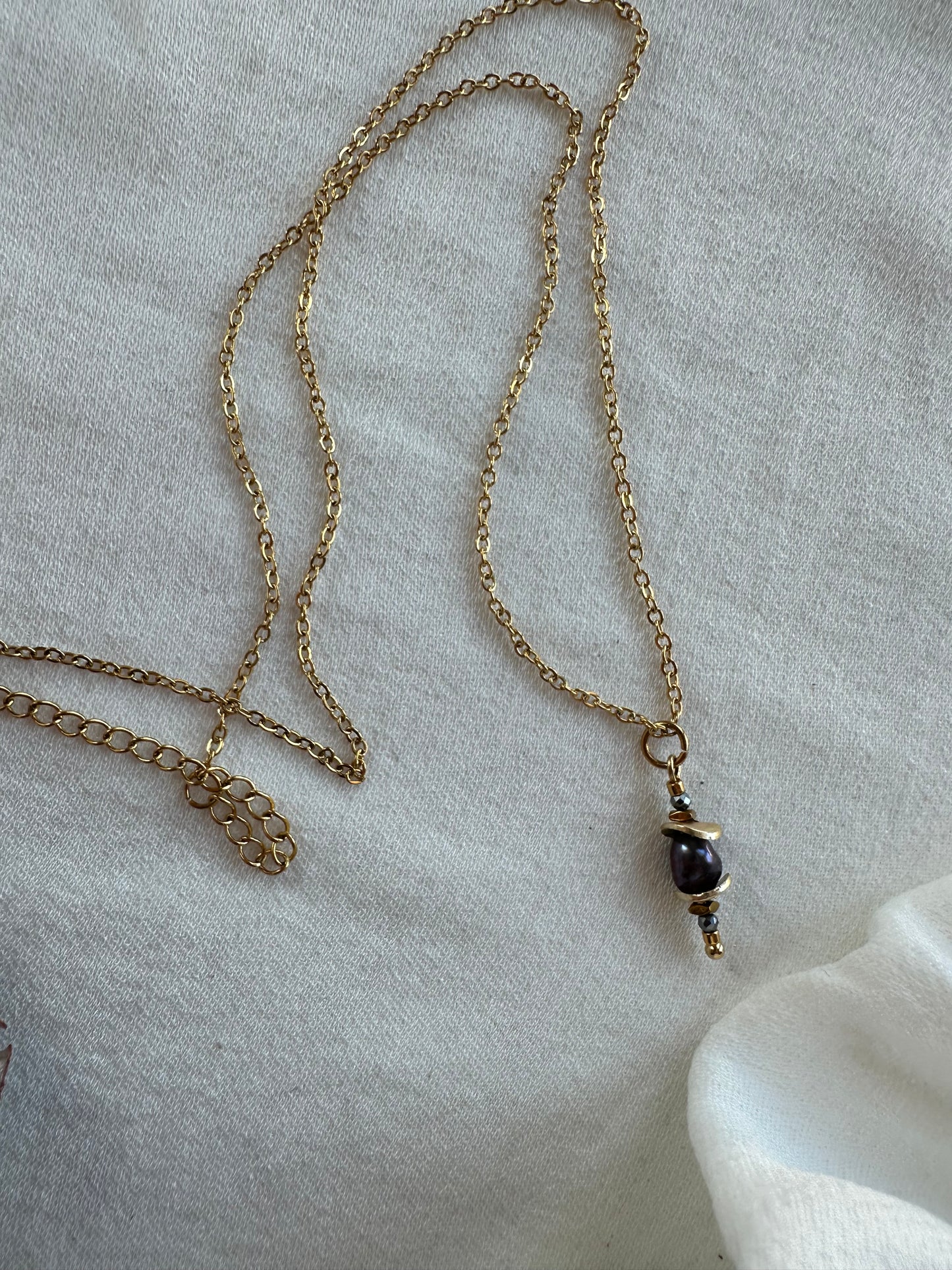 Black pearl pendant chain