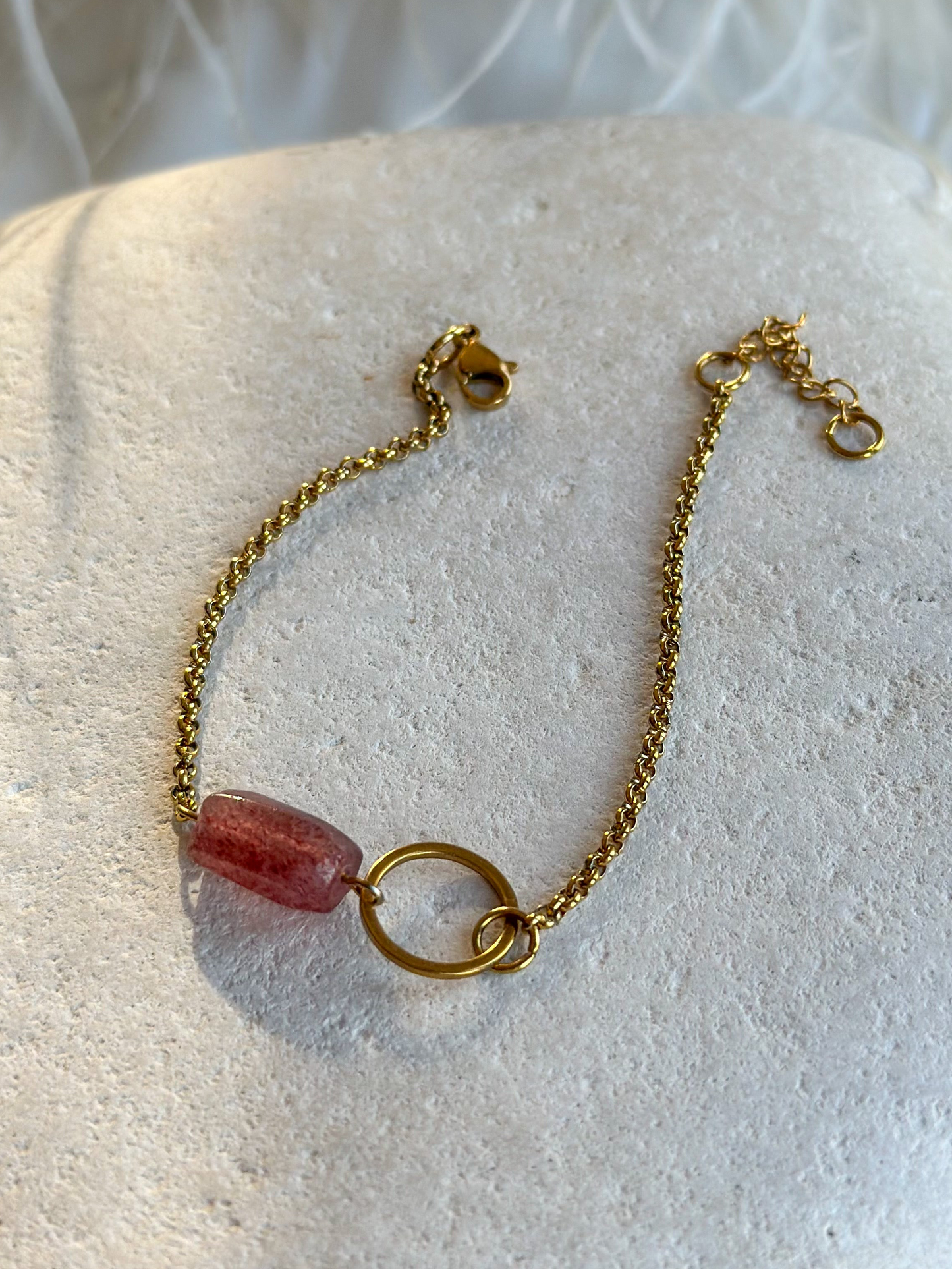 THEA BRACELET            Strawberry Quarz