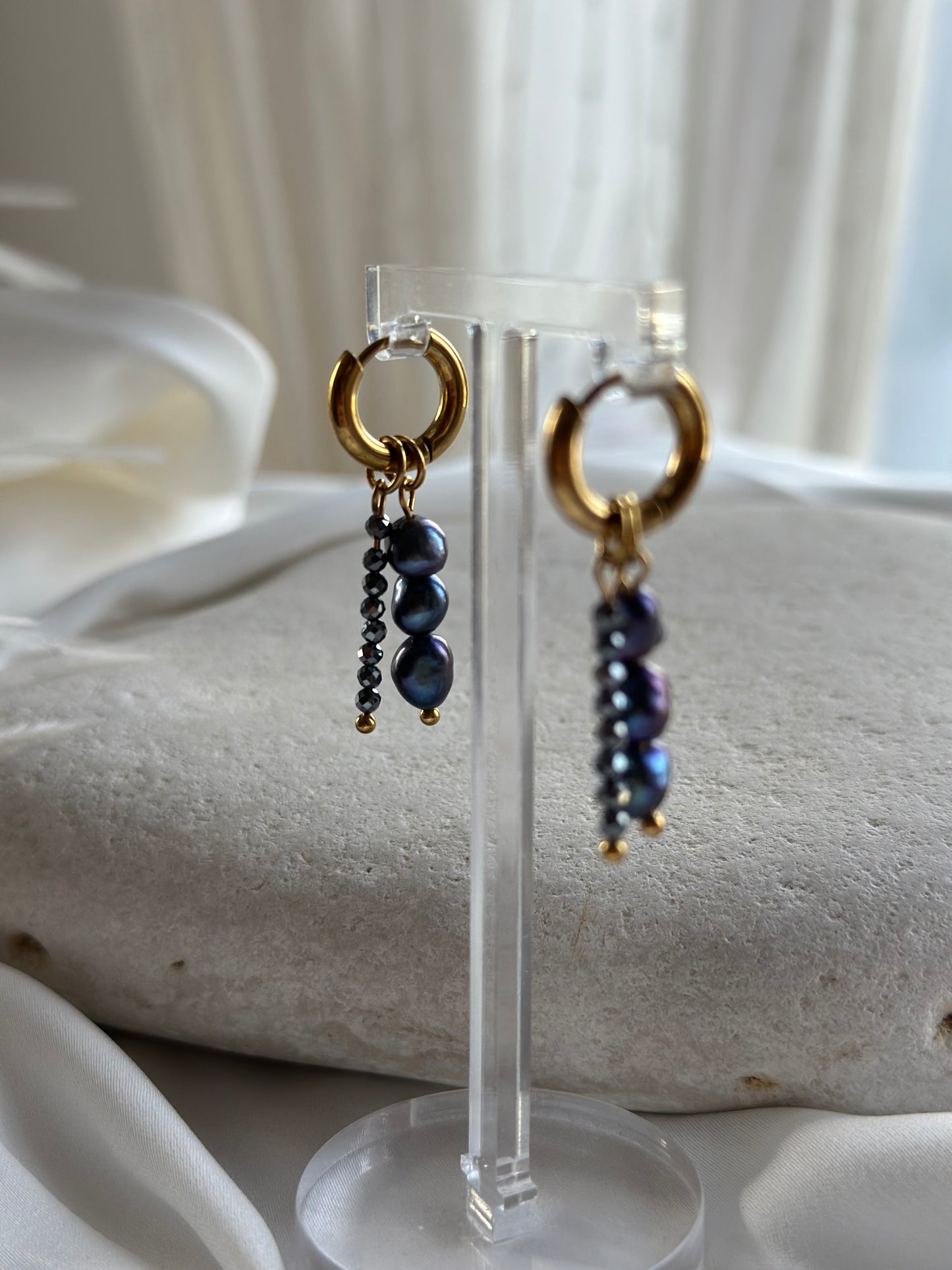 Σκουλαρίκια με μαύρο μαργαριτάρι και Teraherz