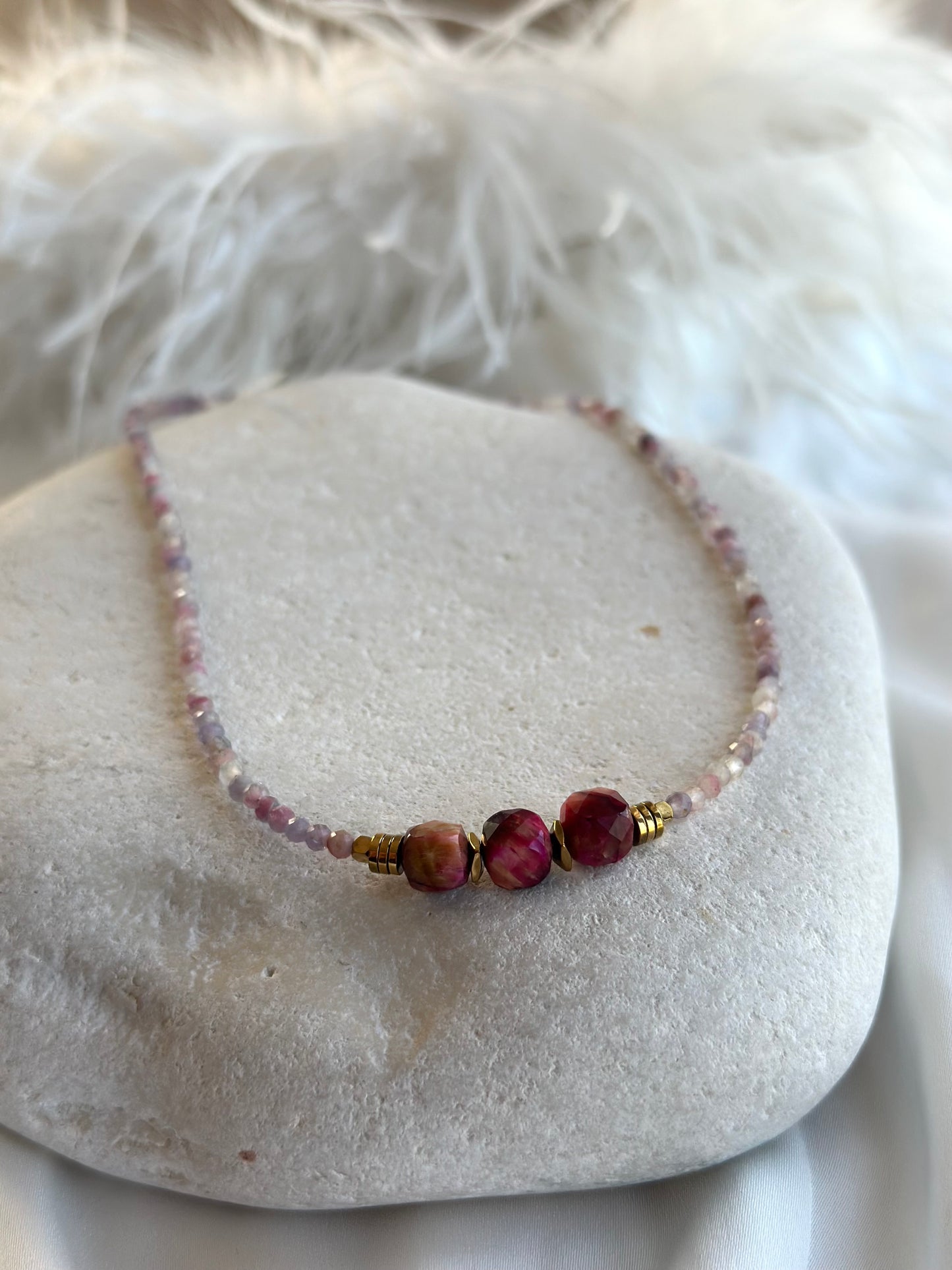 Κολιέ με ροζ μάτι τίγρης