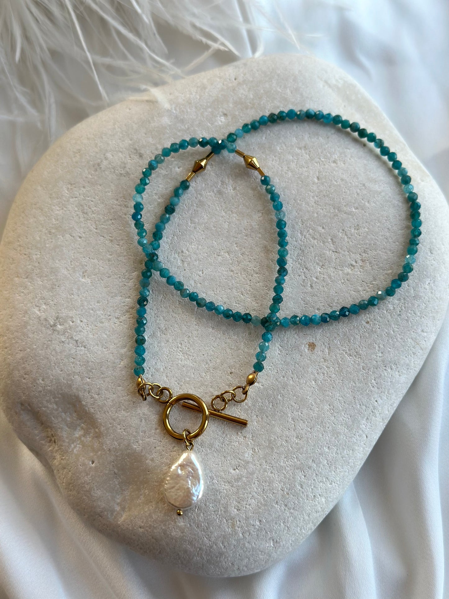 Apatit-Halskette mit Perlenanhänger