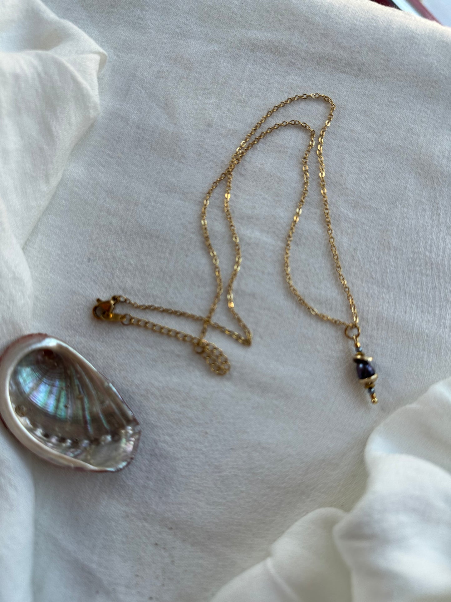 Black pearl pendant chain