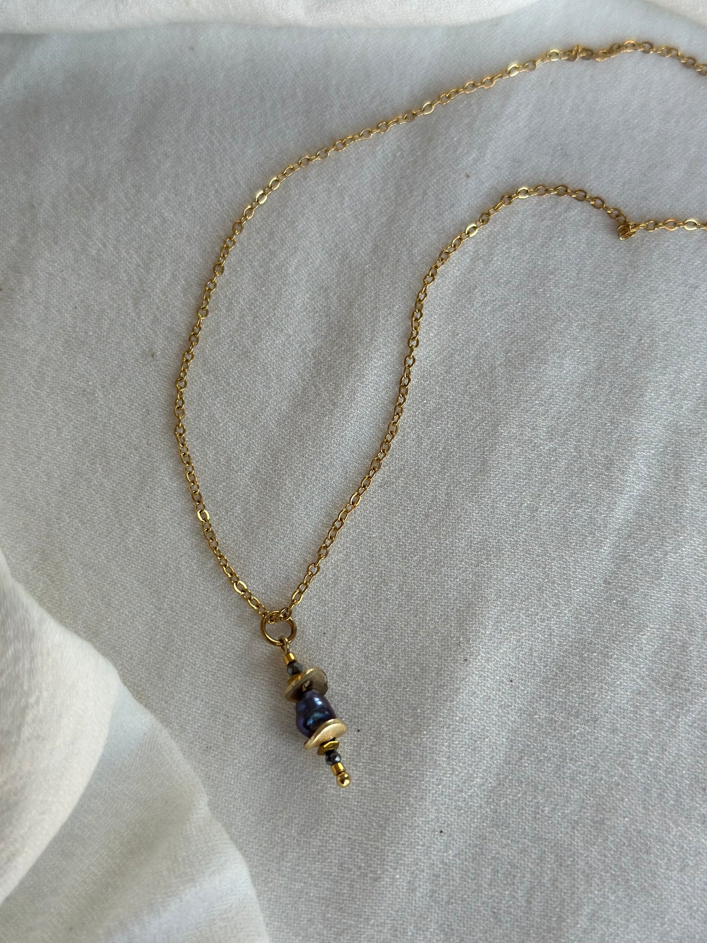 Black pearl pendant chain
