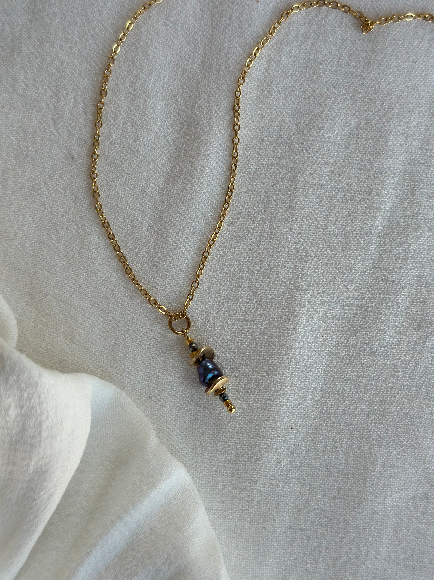 Black pearl pendant chain