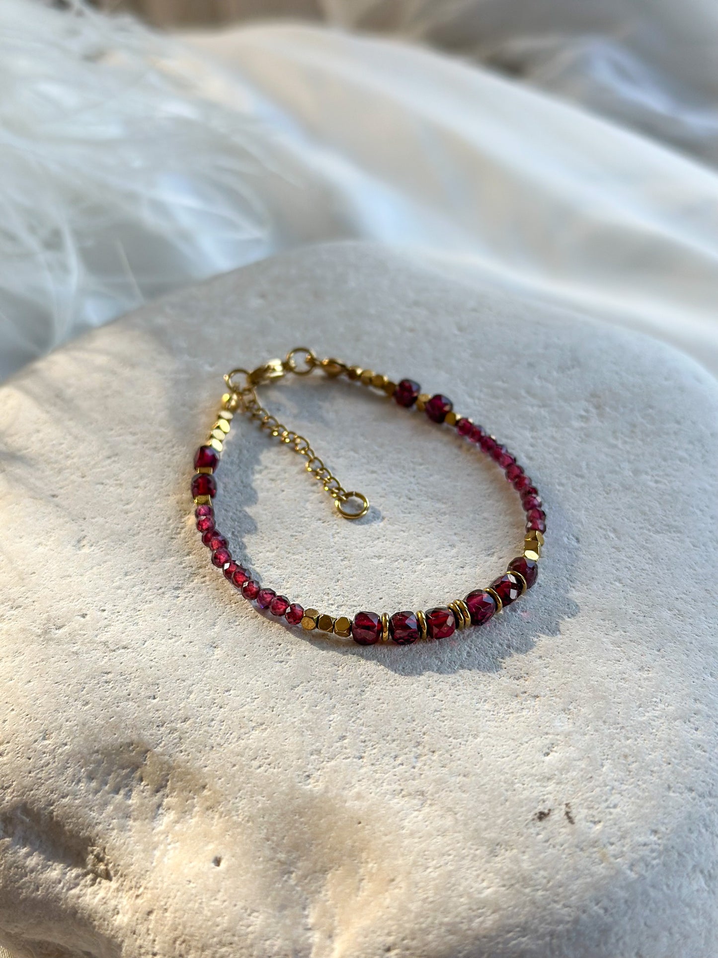 ALTHEA BRACELET               Garnet