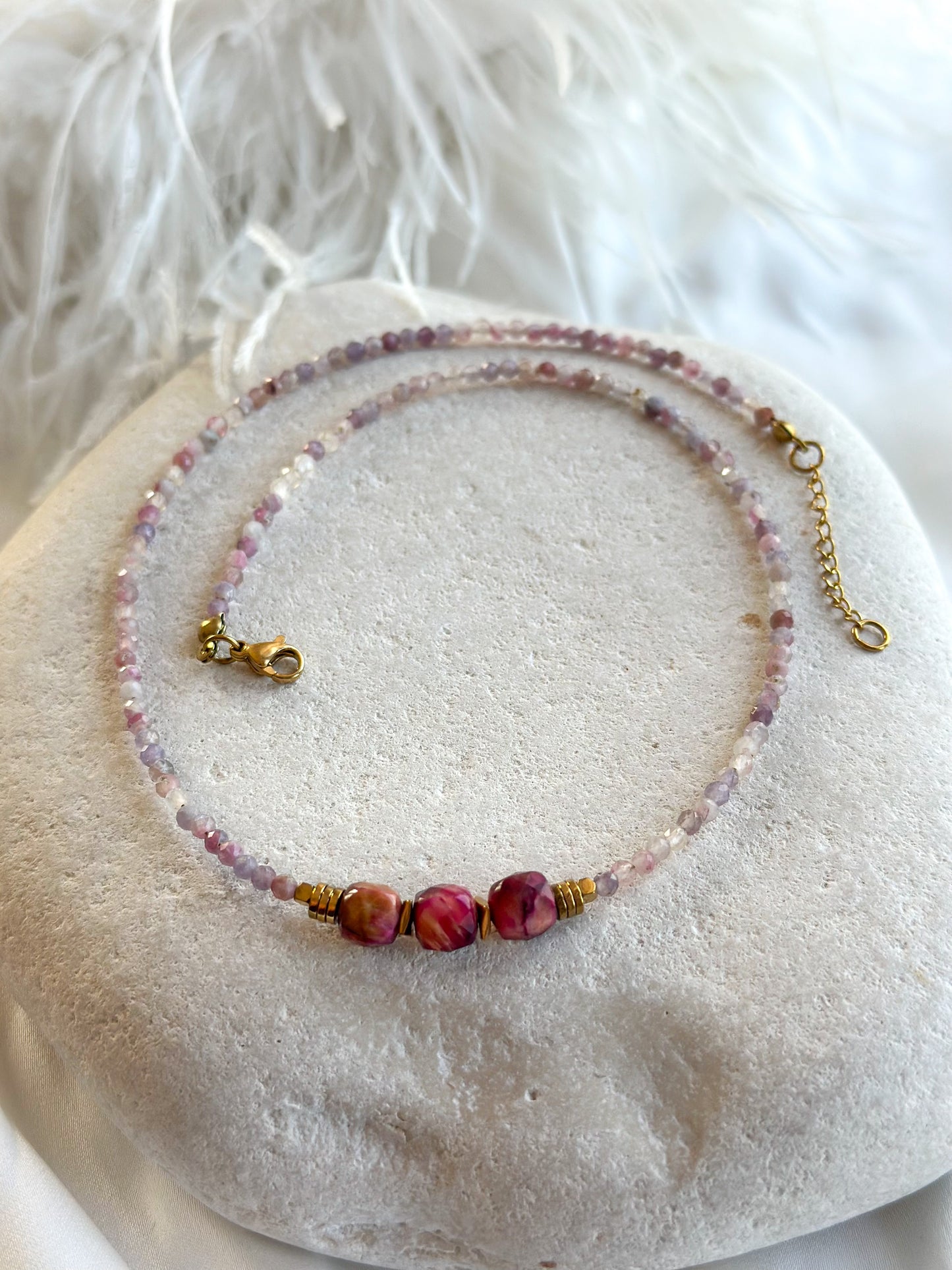 AVELINE NECKLACE                  pink Tiger Eye