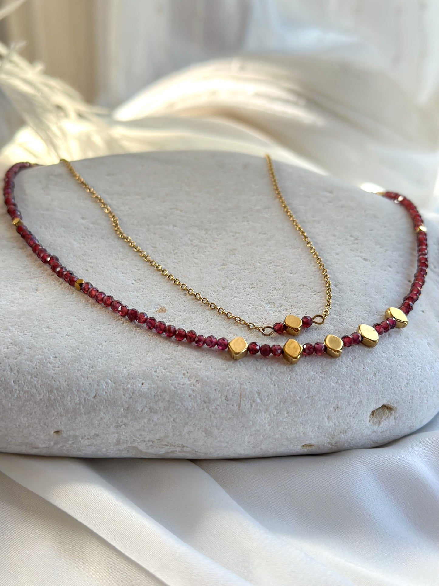 SELENE NECKLACE              Garnet